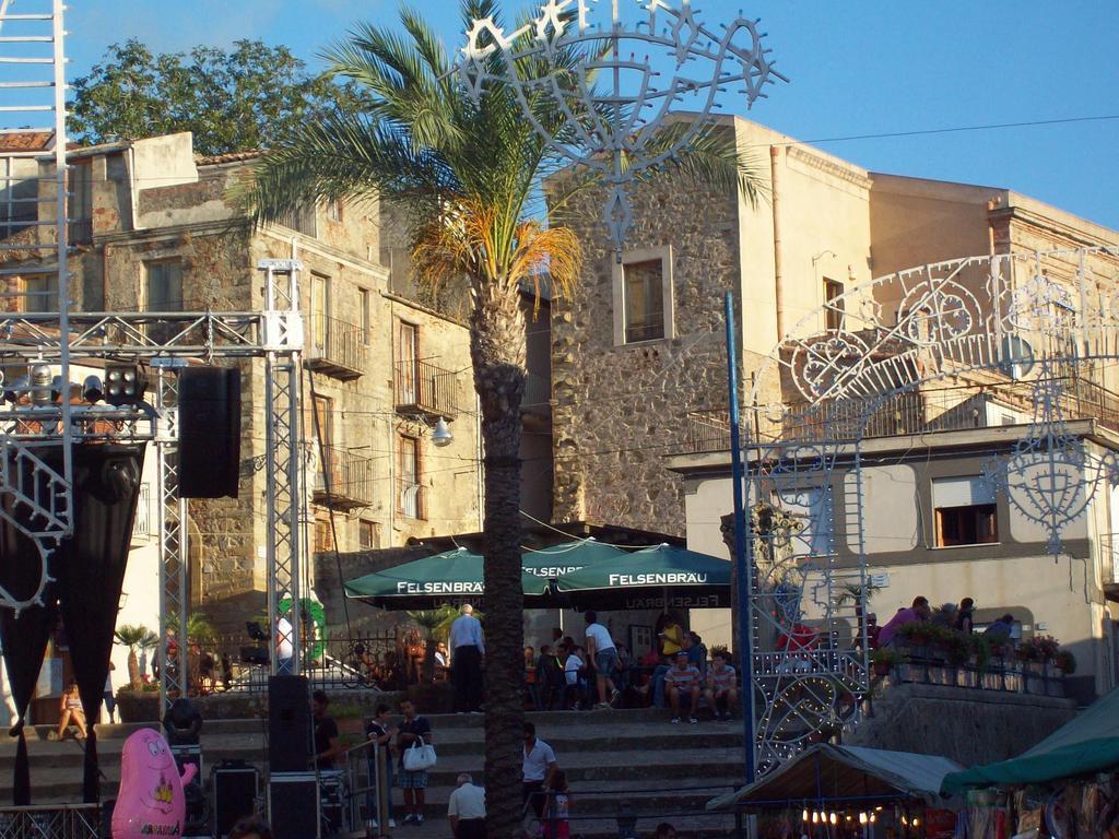 Al Fakhar Ficarra Exterior photo