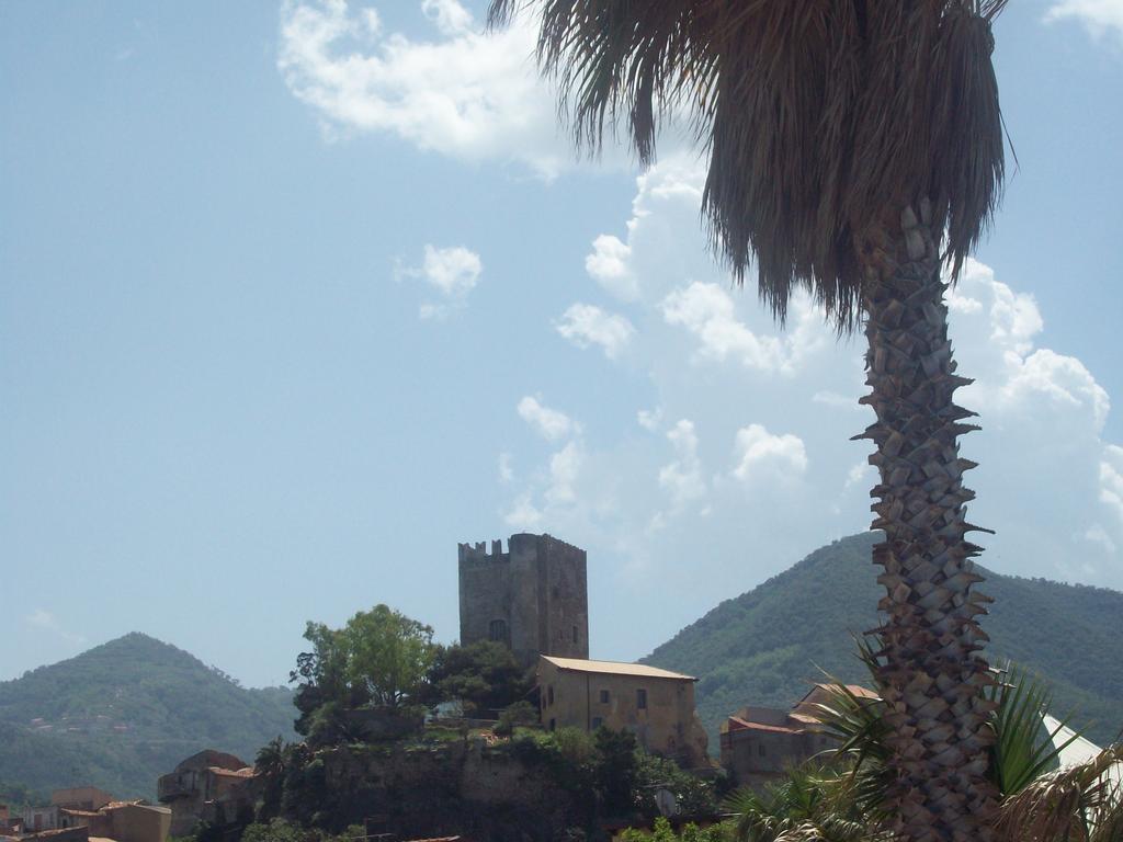 Al Fakhar Ficarra Exterior photo